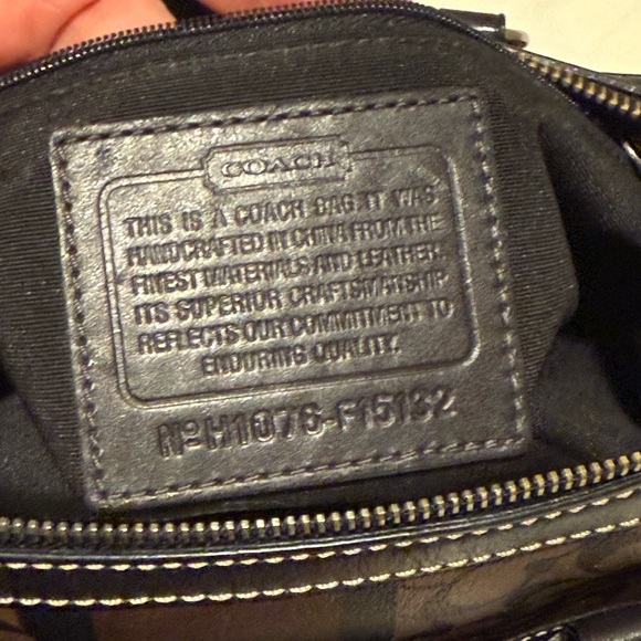 Coach EUC  brown and Black Handbag zipper closer - Picture 7 of 11